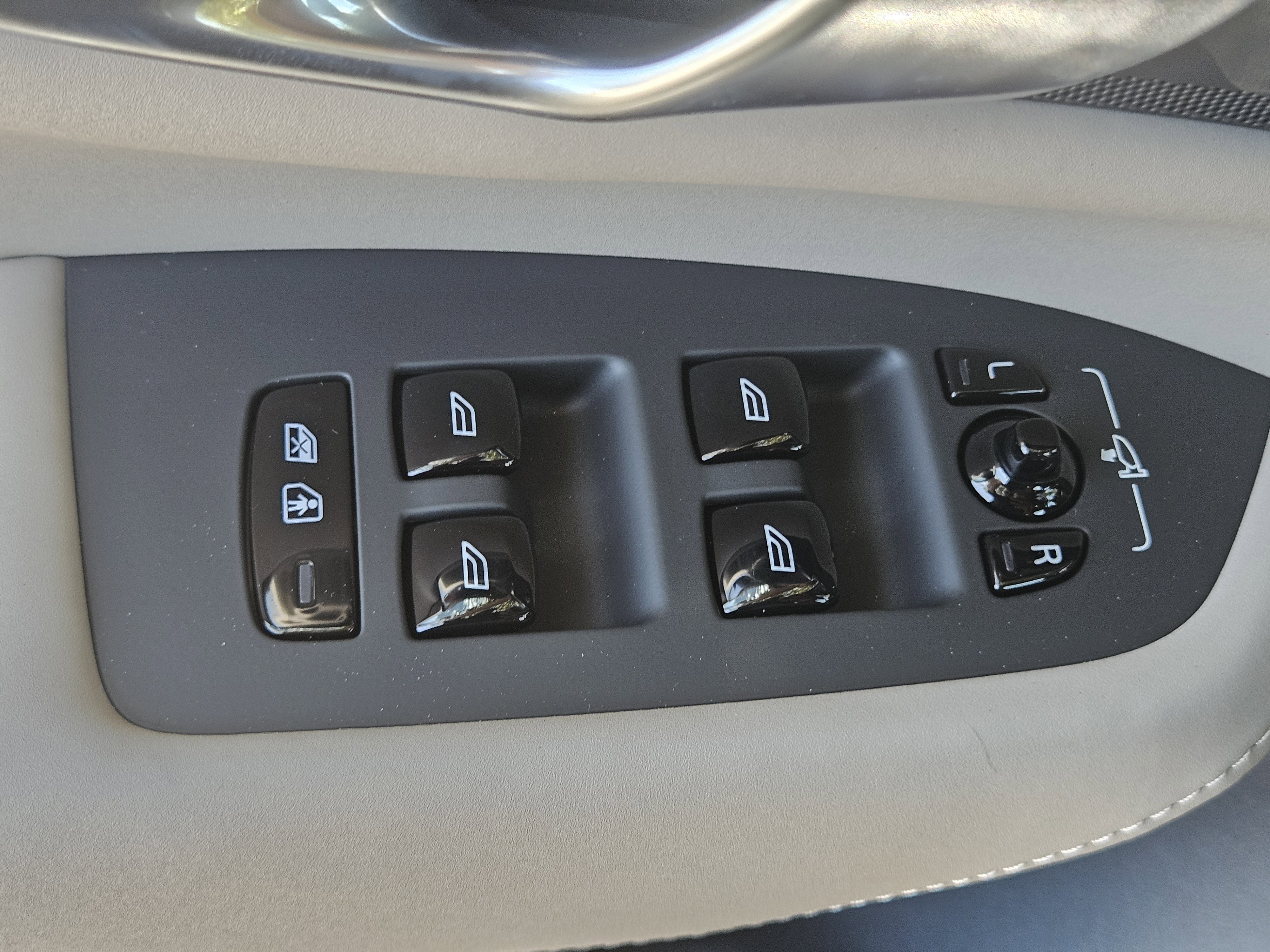 New 2026 Volvo XC90 B5 Plus image 21