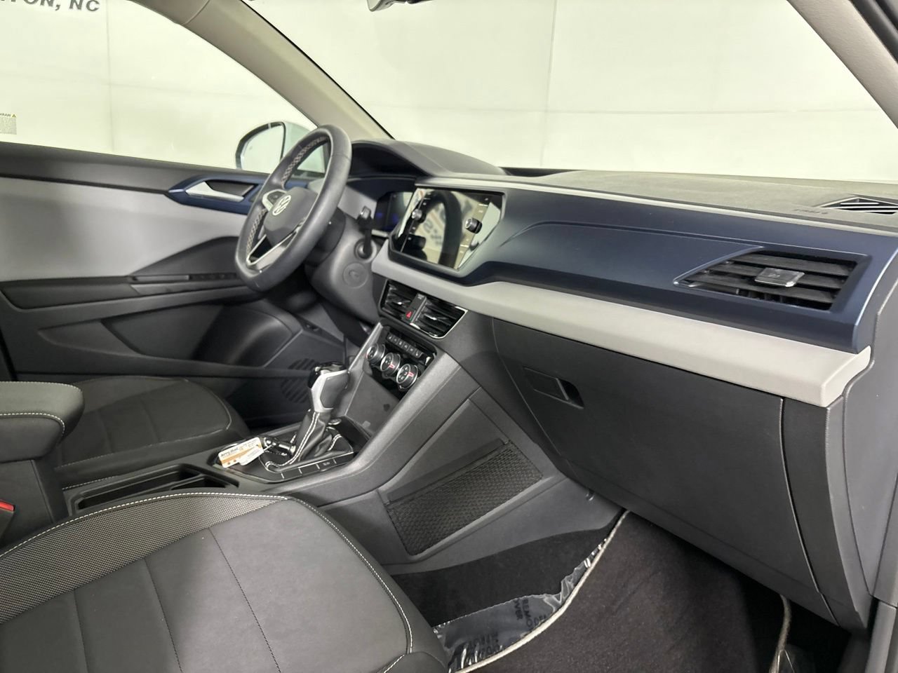 Used 2023 Volkswagen Taos SE w/ Panoramic Sunroof Package AWD/4WD image 32