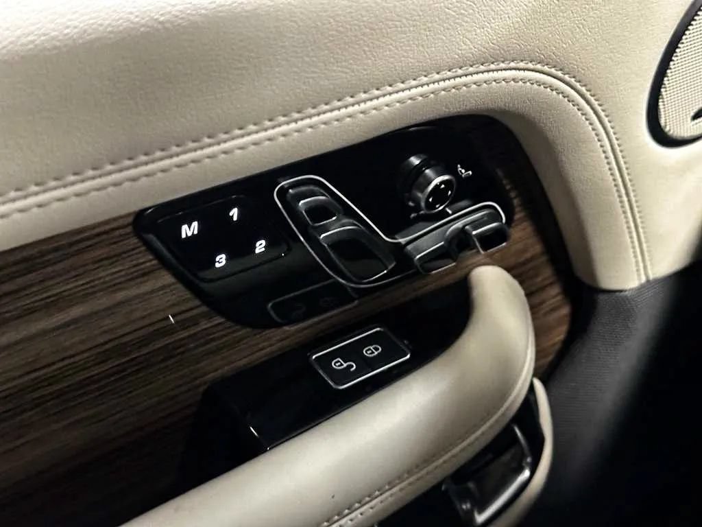 Used 2019 Land Rover Range Rover Supercharged AWD/4WD image 31