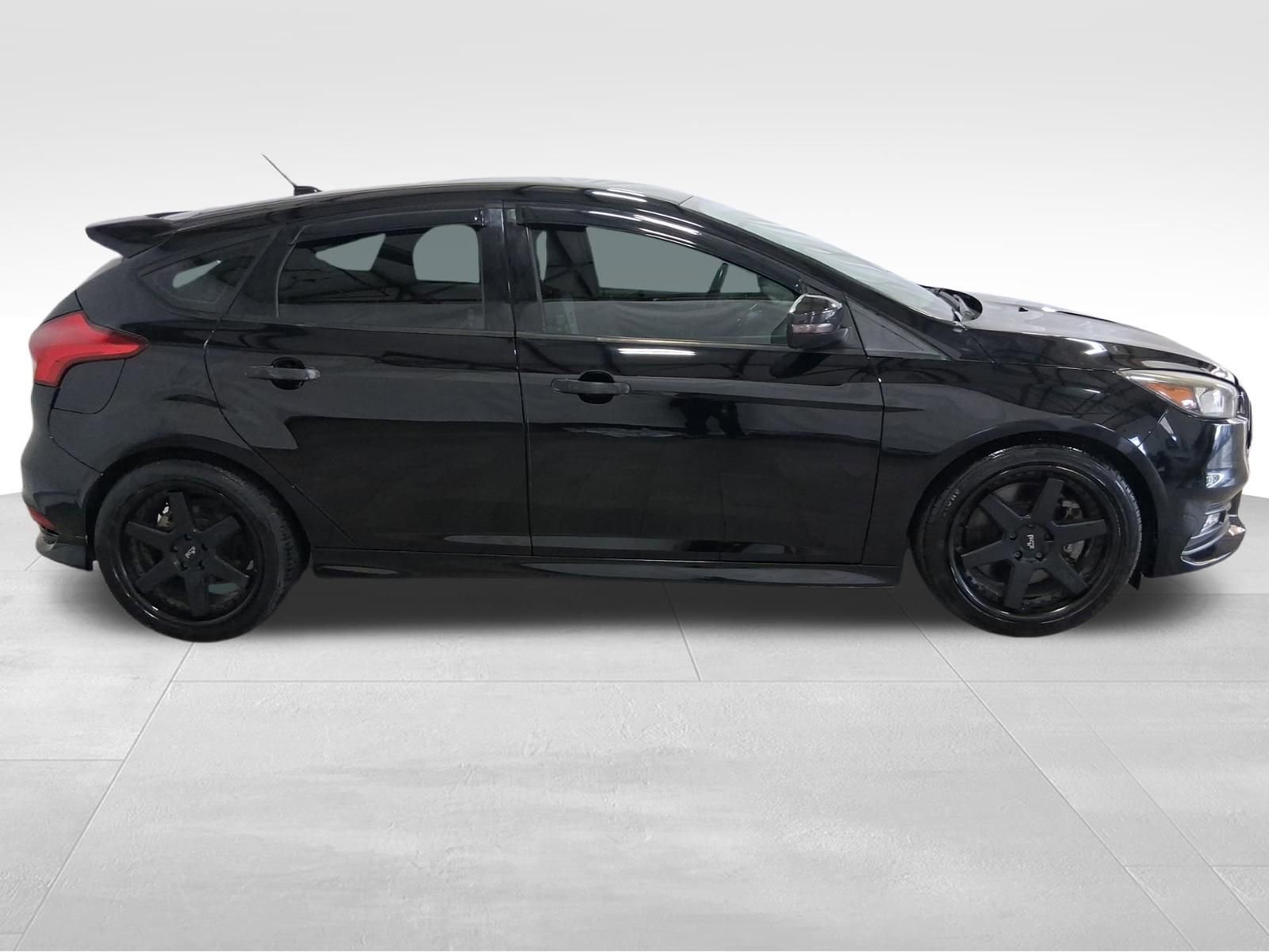 Used 2018 Ford Focus ST FWD image 4