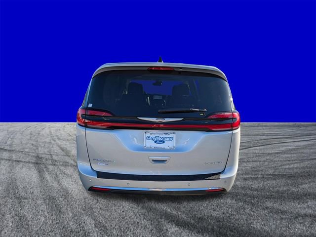 Used 2024 Chrysler Pacifica Limited image 5