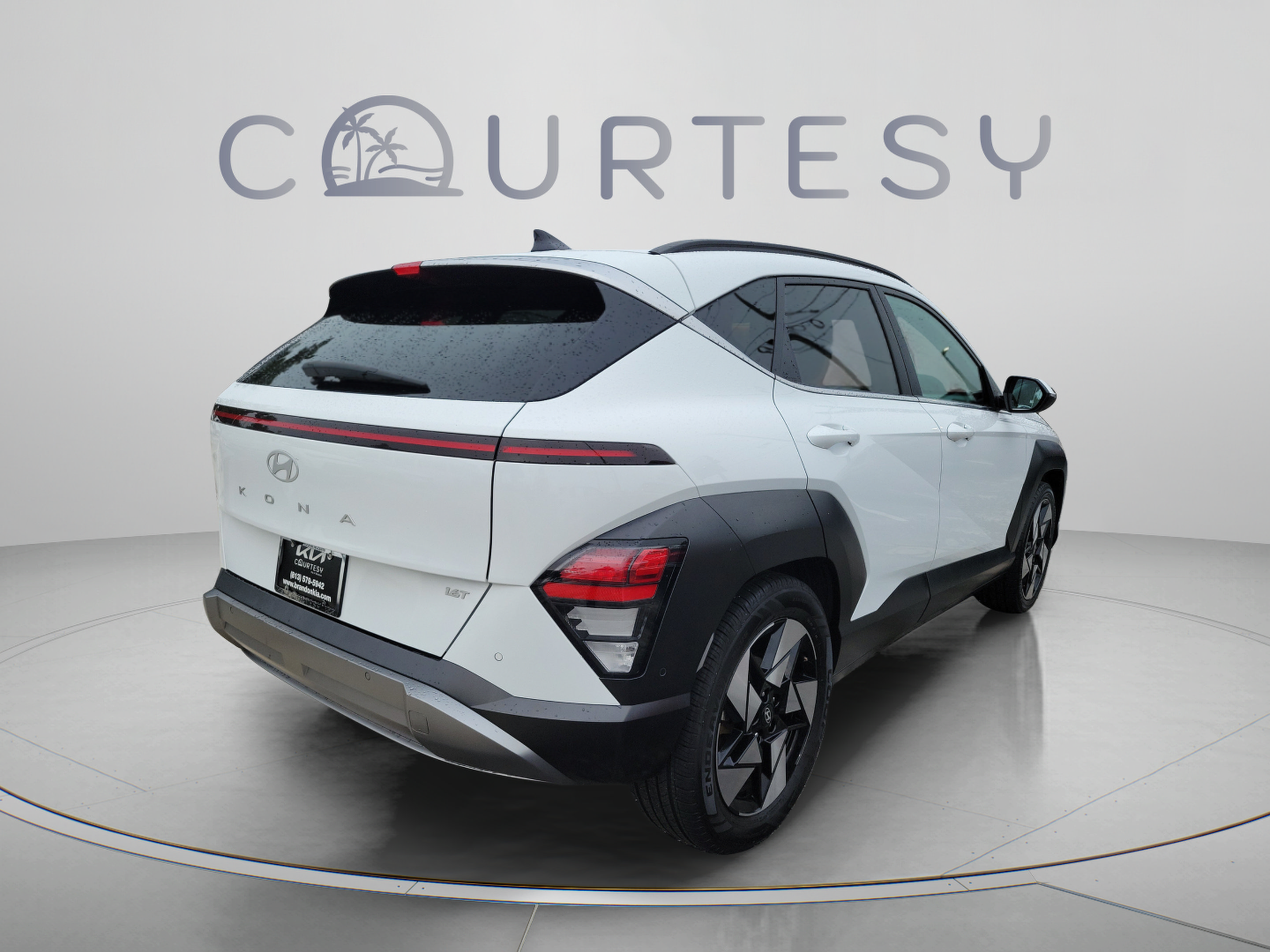 Used 2024 Hyundai Kona Limited FWD image 3