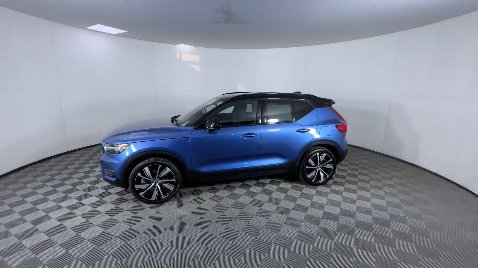 Used 2021 Volvo XC40 P8 Recharge AWD/4WD image 4