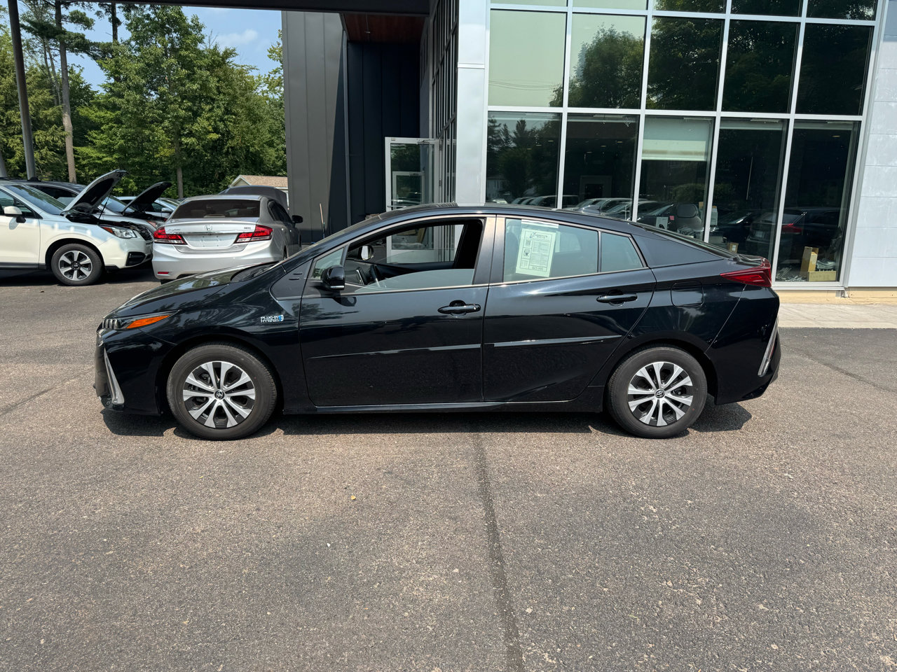 Used 2022 Toyota Prius Prime XLE image 2