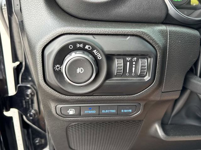 Used 2022 Jeep Wrangler Unlimited Sahara AWD/4WD image 32
