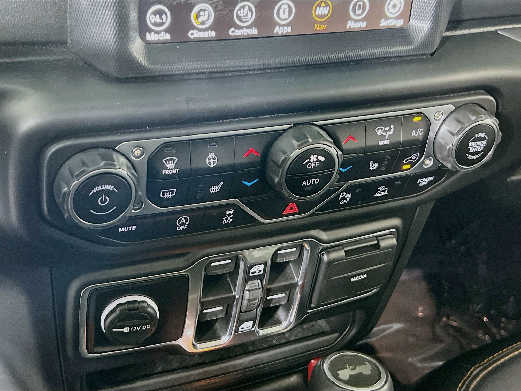 Used 2023 Jeep Wrangler Unlimited Sahara AWD/4WD image 15
