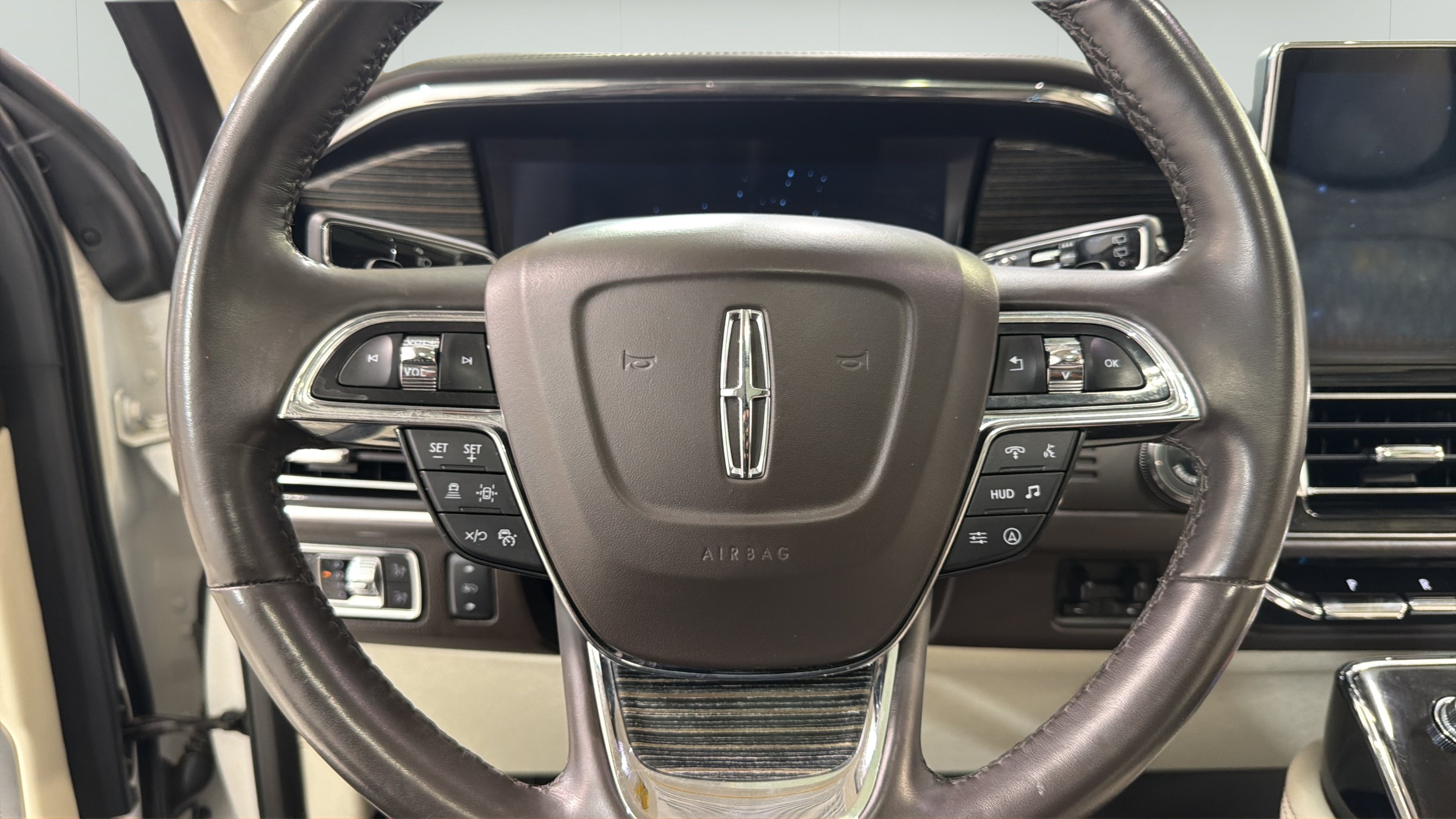Used 2023 Lincoln Navigator L Black Label AWD/4WD image 12