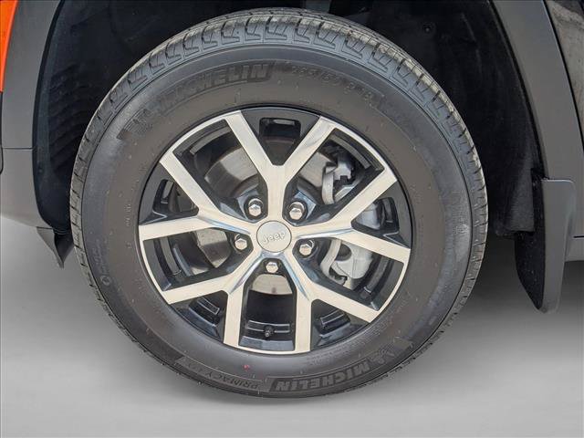 Used 2025 Jeep Grand Cherokee Limited w/ MOPAR Finishing Package AWD/4WD image 22