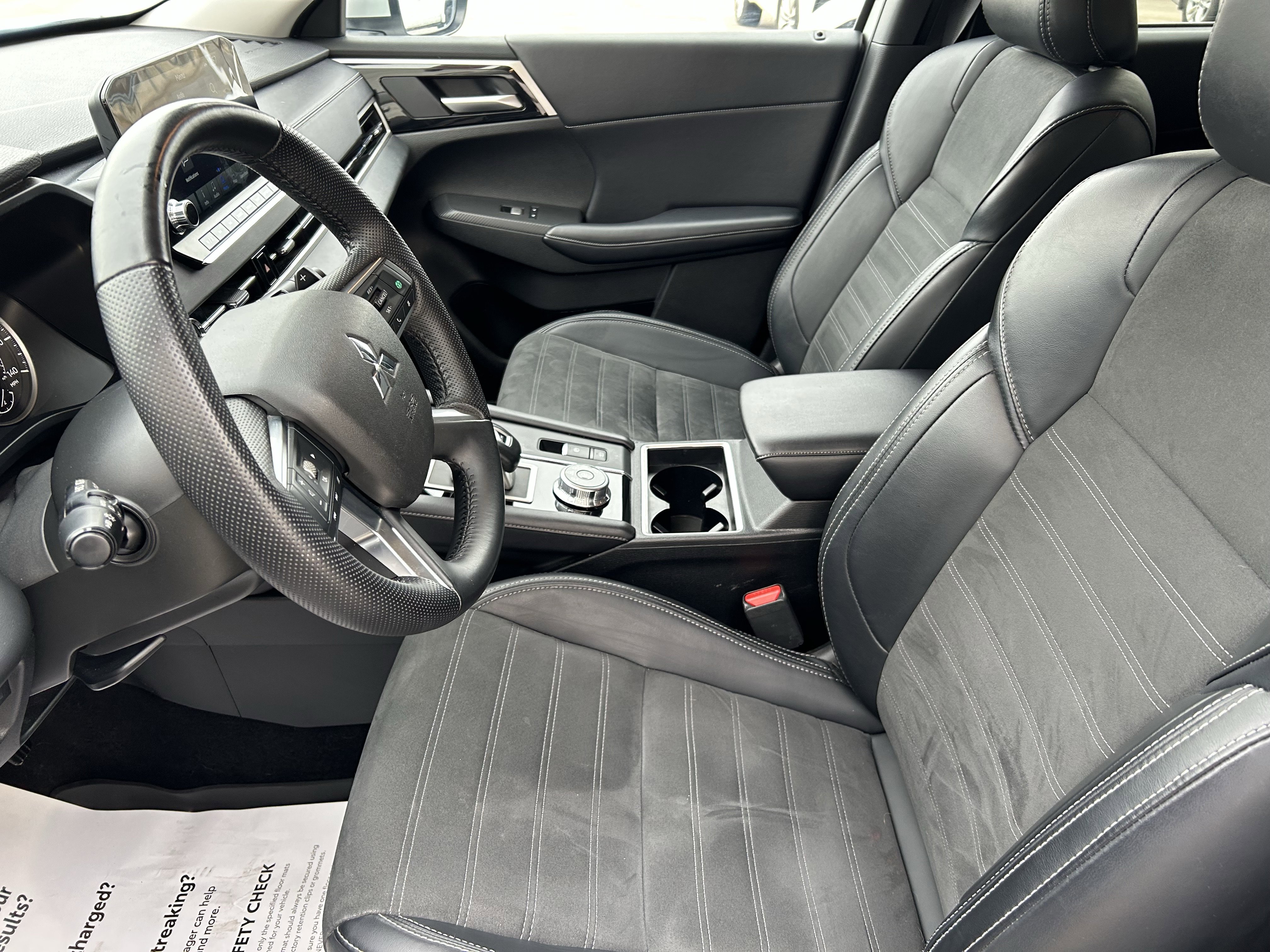 Used 2024 Mitsubishi Outlander SE image 13