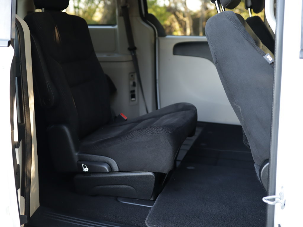 Used 2016 Dodge Grand Caravan SE FWD image 28