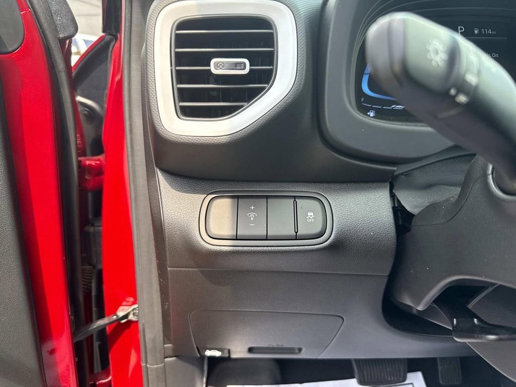 Used 2024 Hyundai Venue Limited image 15