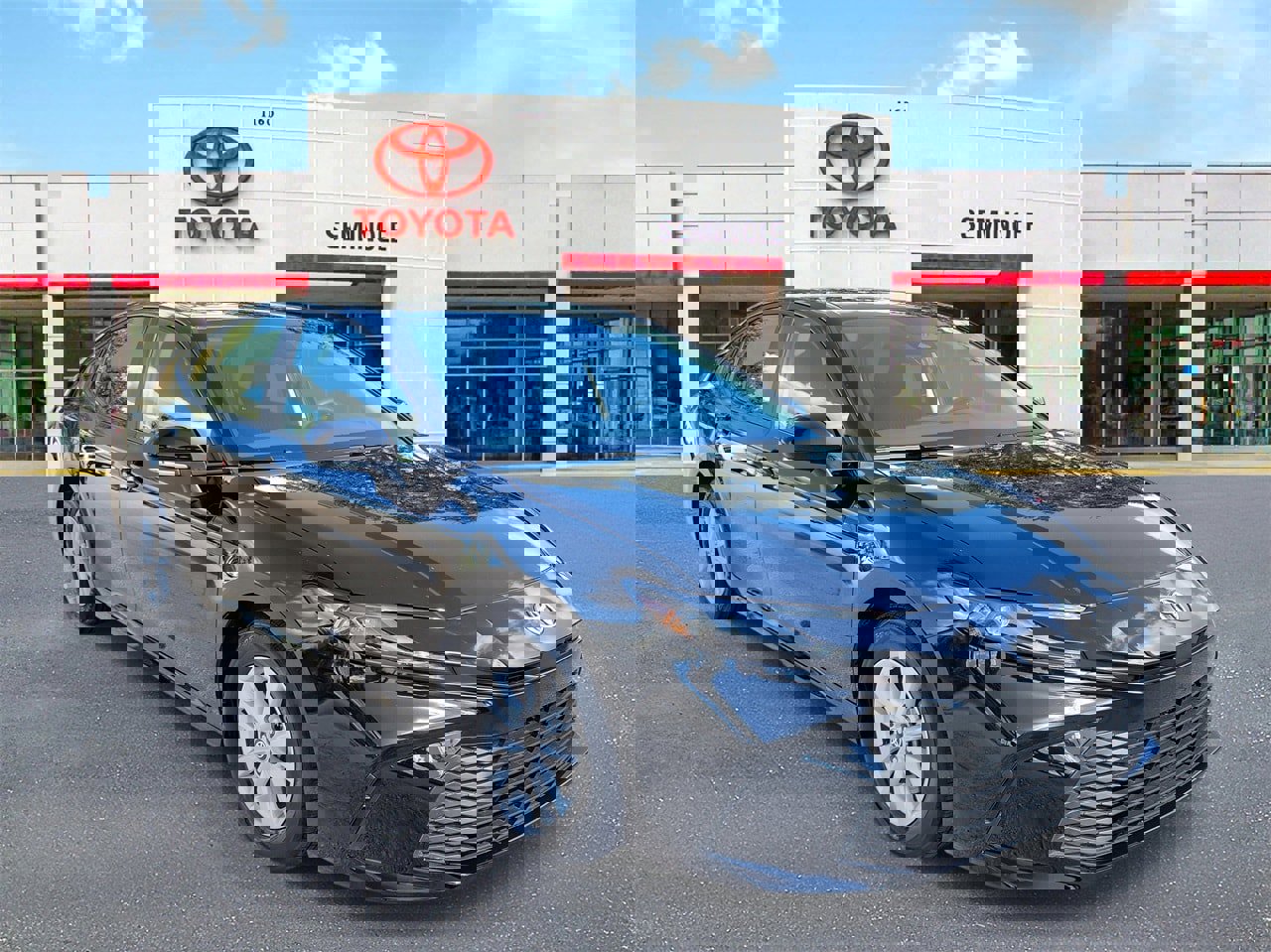 Used 2025 Toyota Camry LE image 2