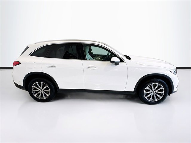 Used 2025 Mercedes-Benz GLC 300 4MATIC image 4