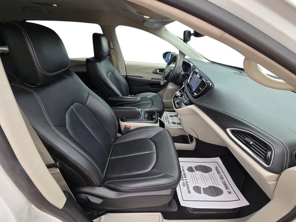 Used 2024 Chrysler Pacifica Select FWD image 26