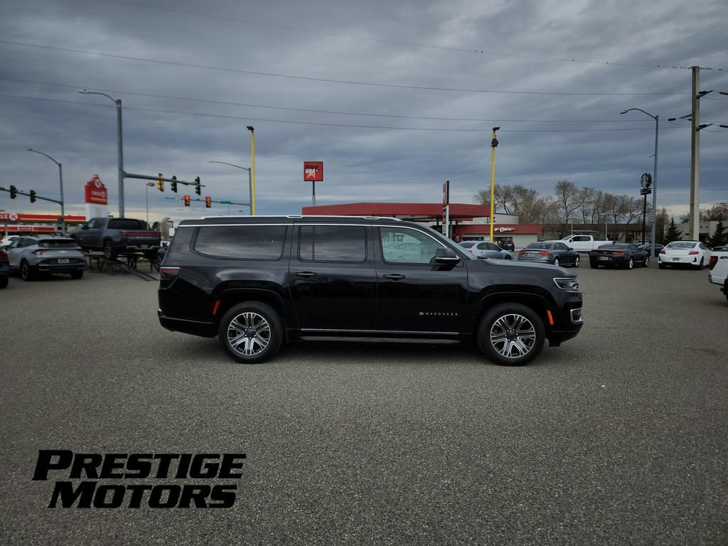 Used 2024 Jeep Wagoneer L Series II w/ Flexible Seating Group AWD/4WD image 8