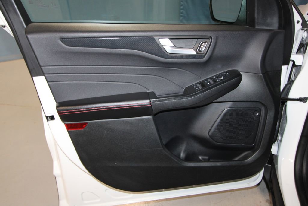 Used 2025 Ford Escape ST-Line Select w/ Tech Pack #1 AWD/4WD image 5