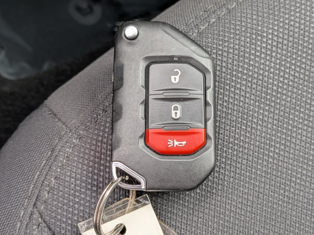 Used 2022 Jeep Wrangler Sport AWD/4WD image 30