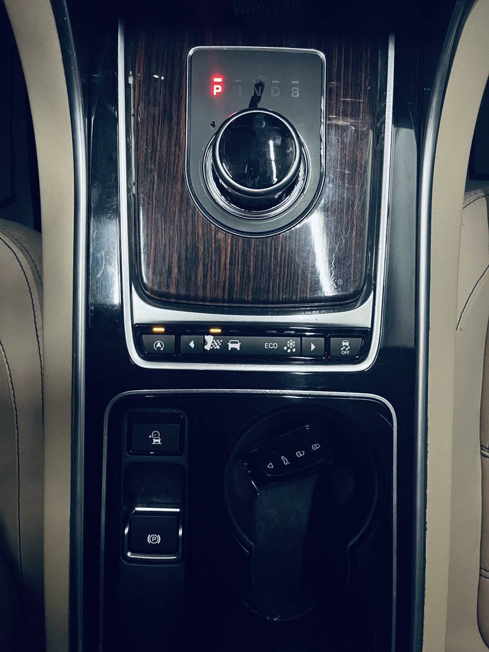 Used 2017 Jaguar XE Prestige AWD/4WD image 34