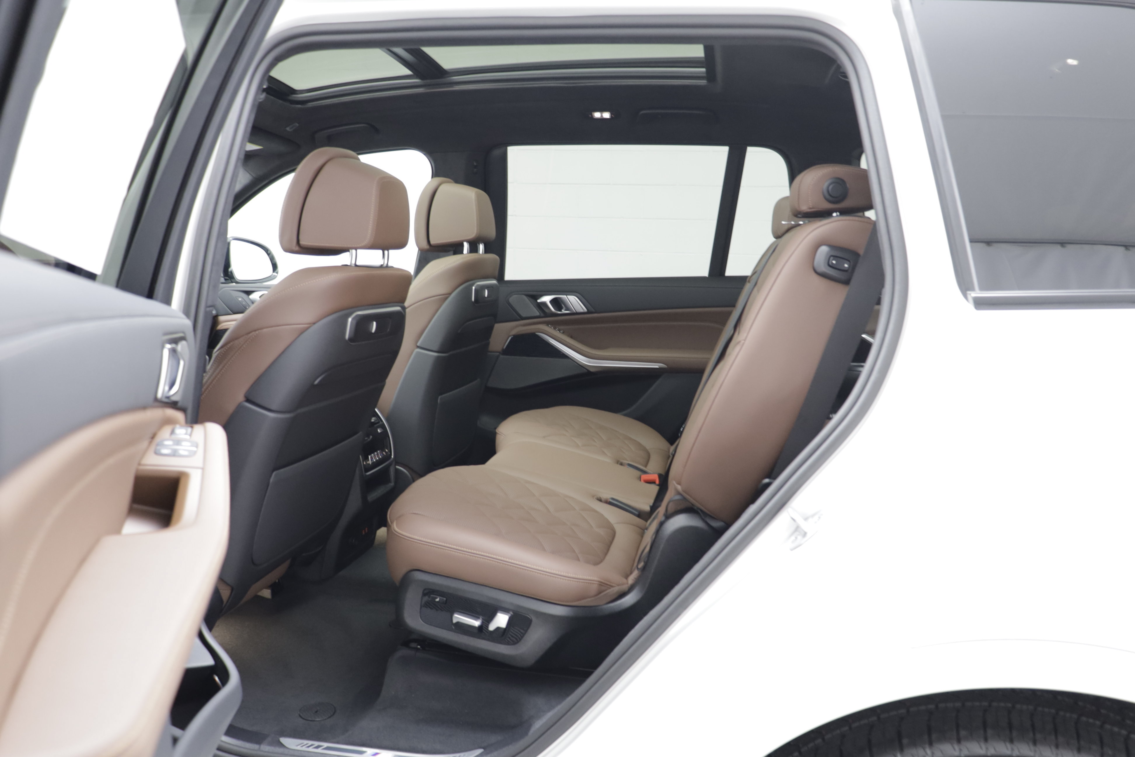 New 2027 BMW X7 xDrive40i w/ M Sport Package AWD/4WD image 14