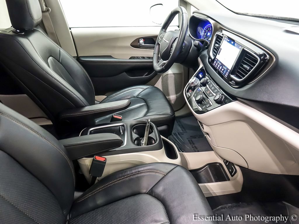 Used 2018 Chrysler Pacifica Touring-L Plus w/ Advanced Safetytec Group FWD image 26
