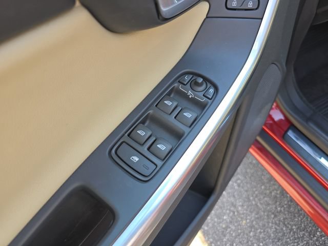 Used 2016 Volvo XC60 T5 Premier w/ Proximity Package FWD image 19
