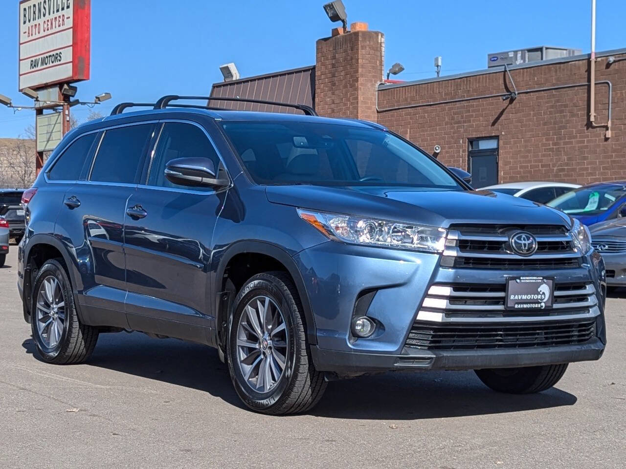 Used 2019 Toyota Highlander XLE FWD image 4