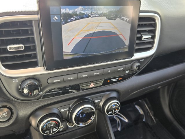 Used 2024 Hyundai Venue SEL FWD image 24