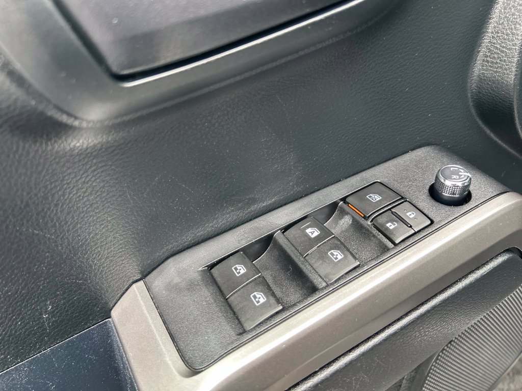 Used 2017 Toyota Tacoma SR5 AWD/4WD image 11