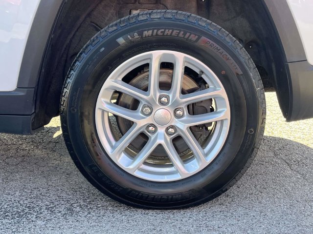 Used 2023 Jeep Grand Cherokee L Laredo w/ Luxury Tech Group I AWD/4WD image 11