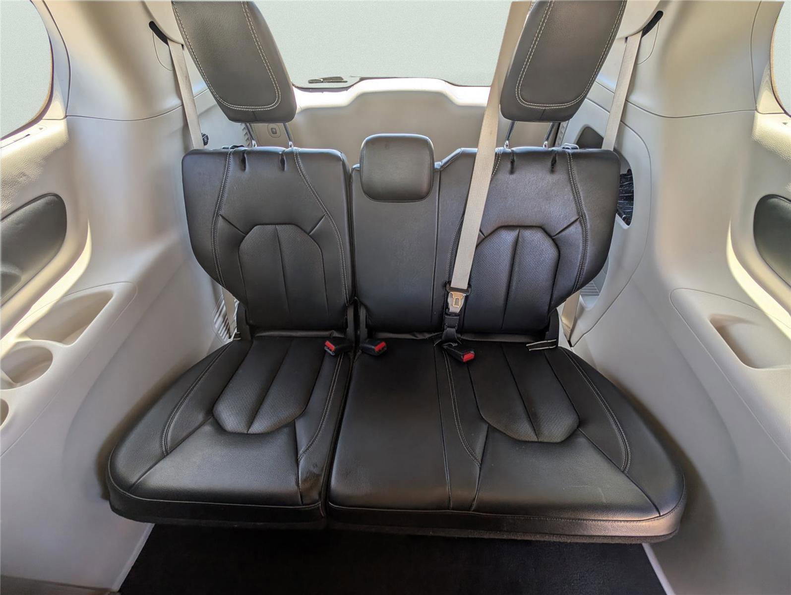 Used 2022 Chrysler Pacifica Touring-L image 33