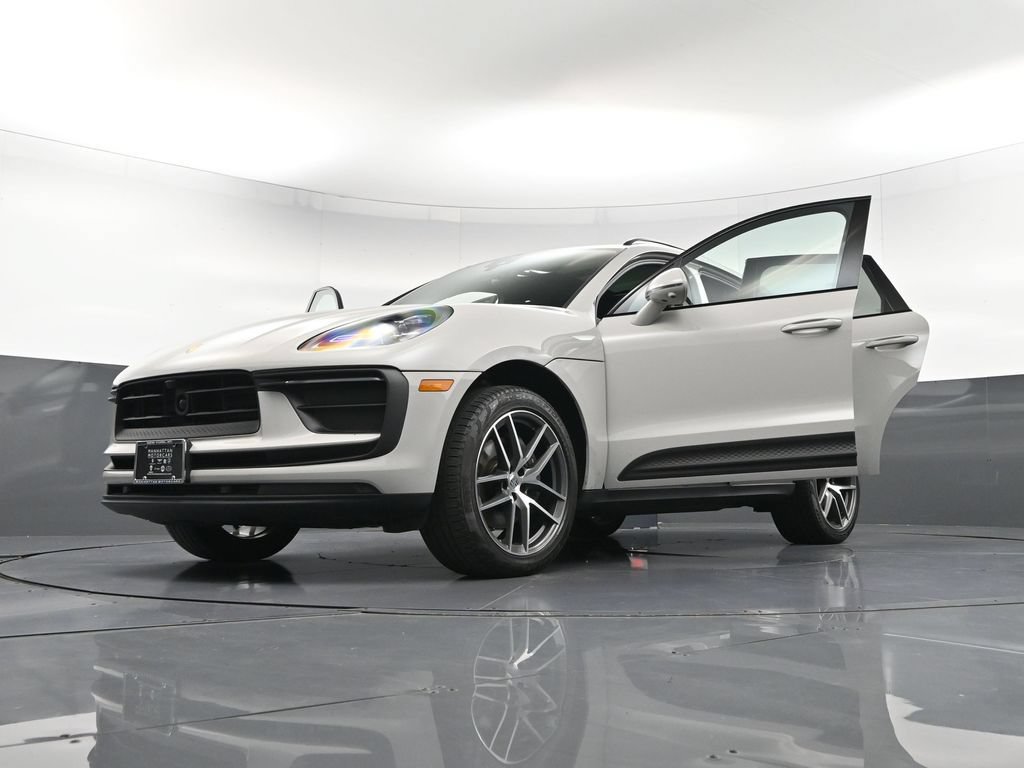 Certified 2023 Porsche Macan Turbo AWD/4WD image 37