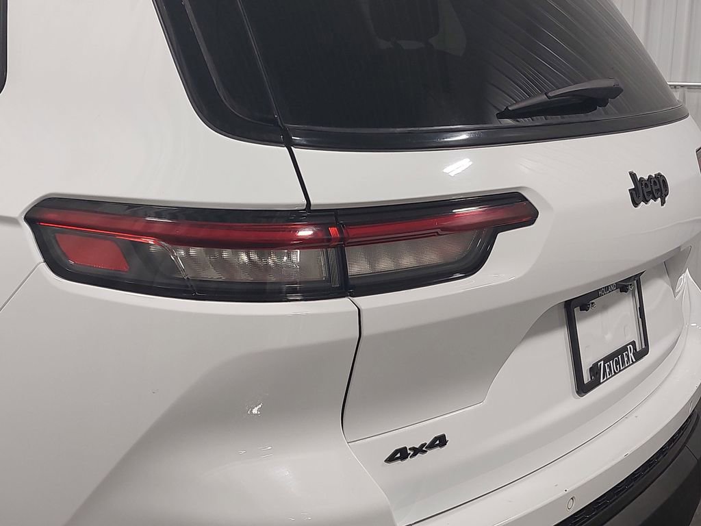 Used 2024 Jeep Grand Cherokee L Laredo image 36