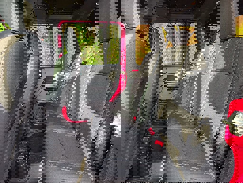 Used 2018 Jeep Wrangler Unlimited Sport S image 31