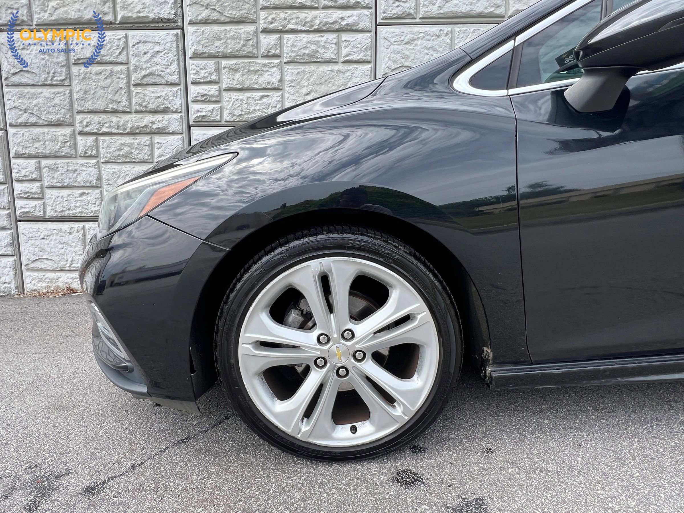Used 2017 Chevrolet Cruze Premier FWD image 9