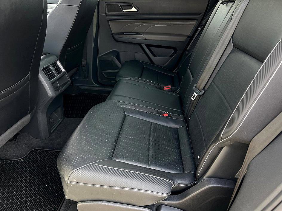 Used 2023 Volkswagen Atlas Cross Sport SE image 11