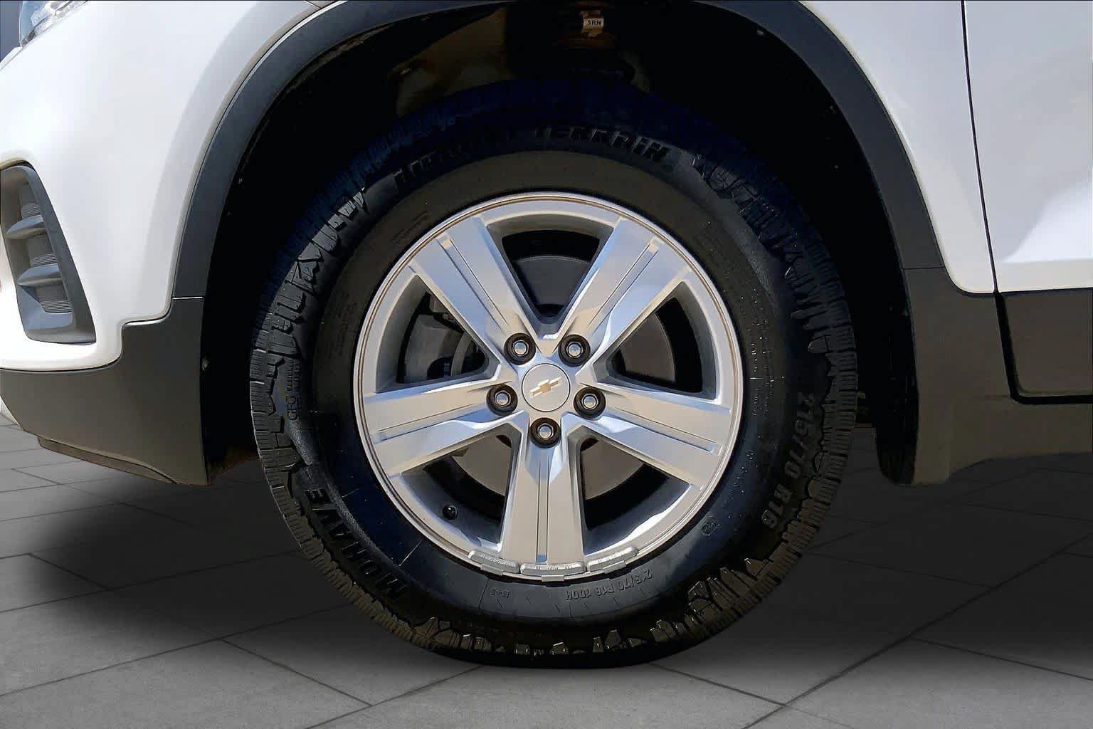 Certified 2022 Chevrolet Trax LT w/ Driver Confidence Package AWD/4WD image 11