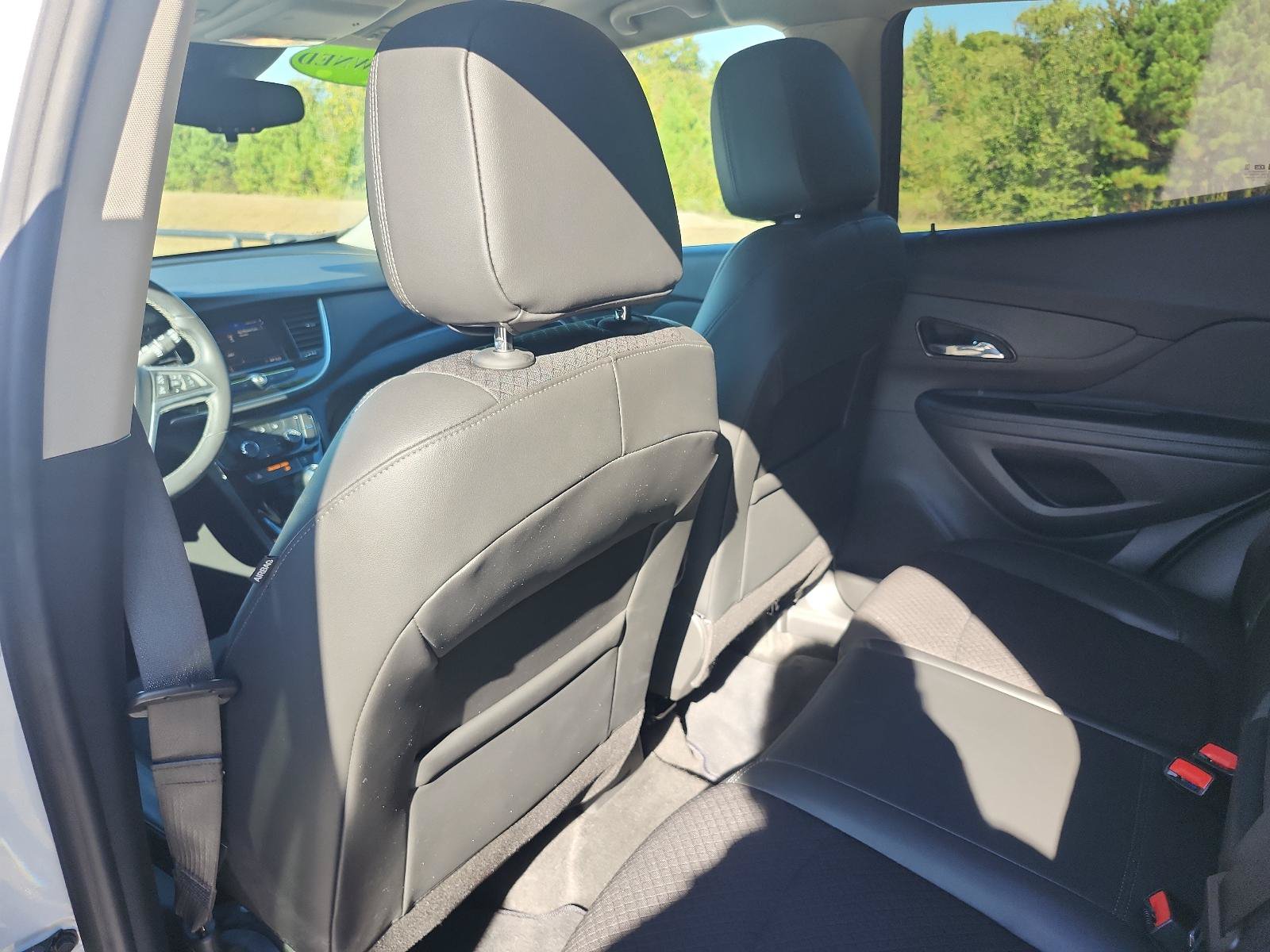 Used 2022 Buick Encore Preferred AWD/4WD image 9