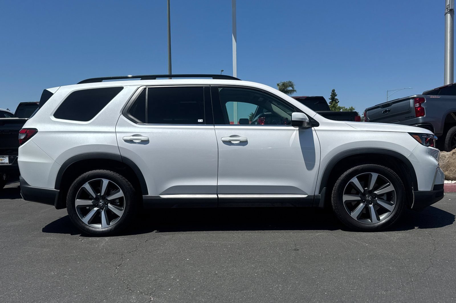 Used 2024 Honda Pilot Touring image 4