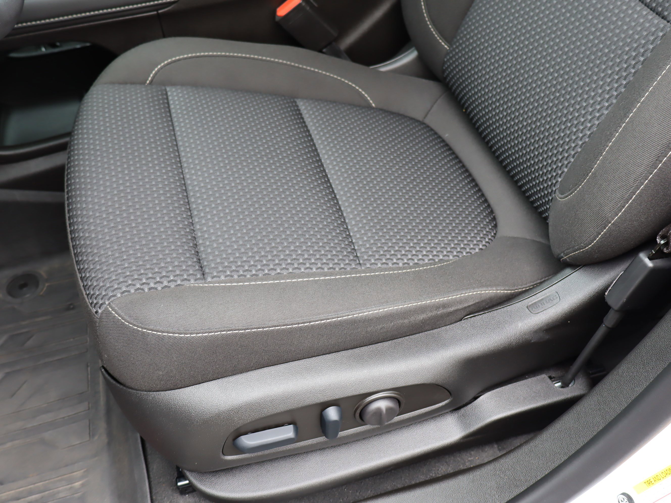 Certified 2023 GMC Acadia SLE w/ Driver Convenience Package image 17