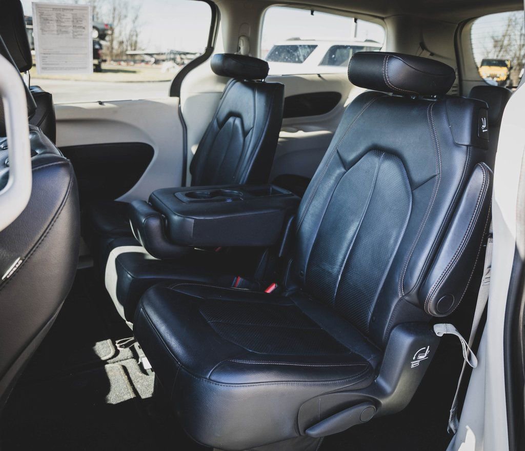 Used 2019 Chrysler Pacifica Touring-L image 20