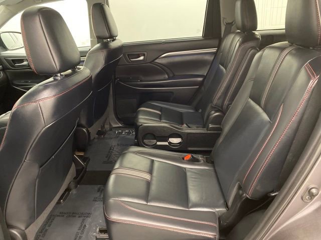 Used 2019 Toyota Highlander SE image 31