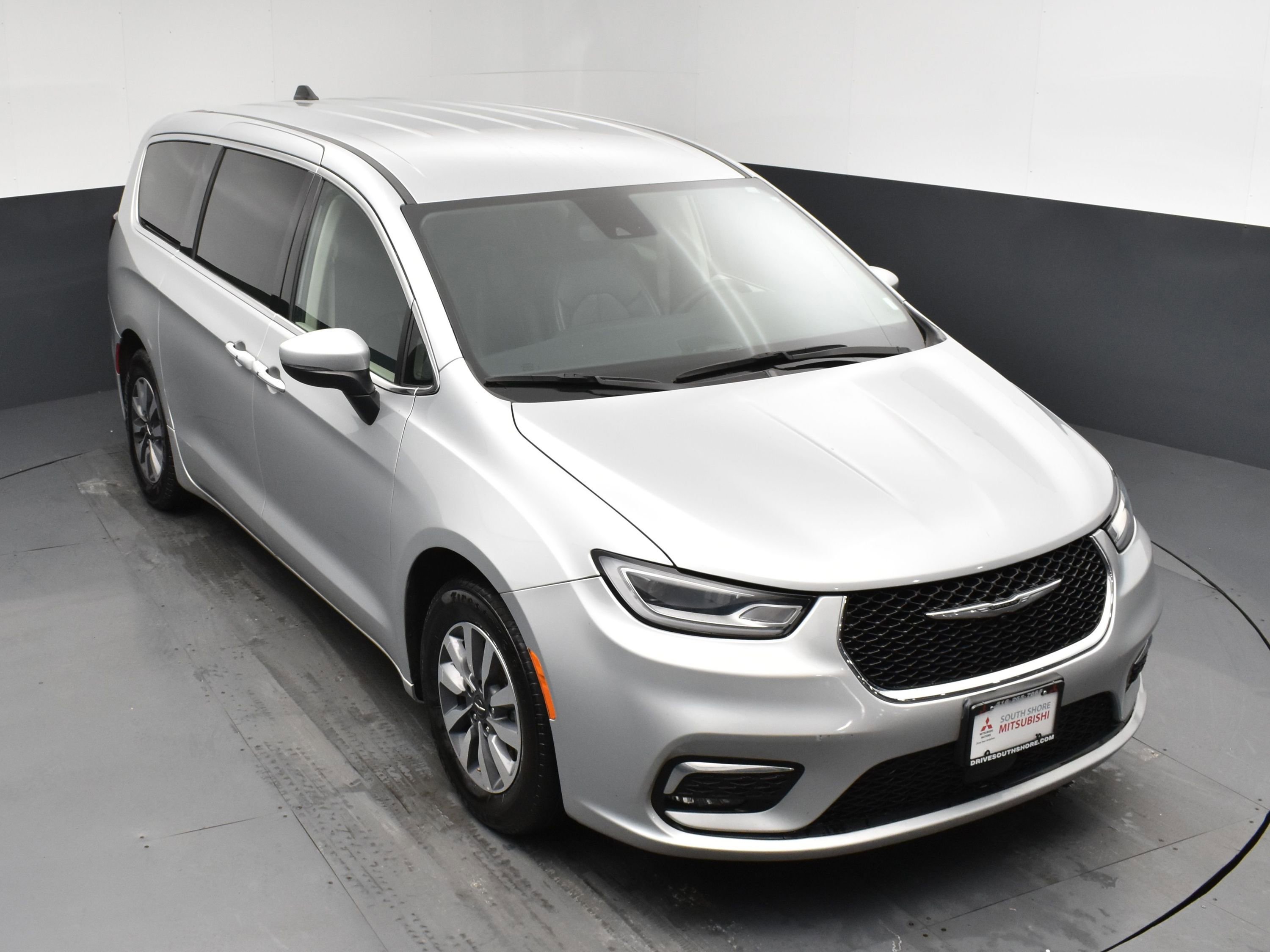 Used 2023 Chrysler Pacifica Touring-L image 21