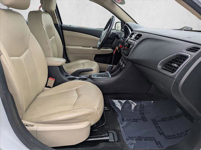 Used 2013 Chrysler 200 Limited image 19