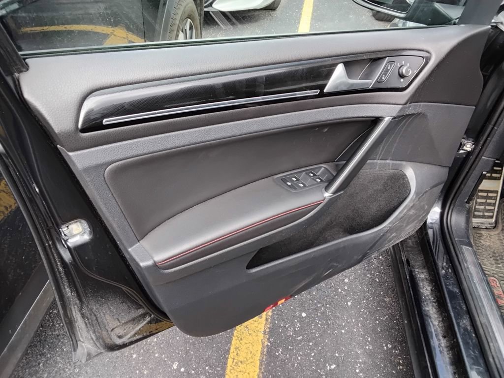 Used 2017 Volkswagen GTI SE FWD image 9