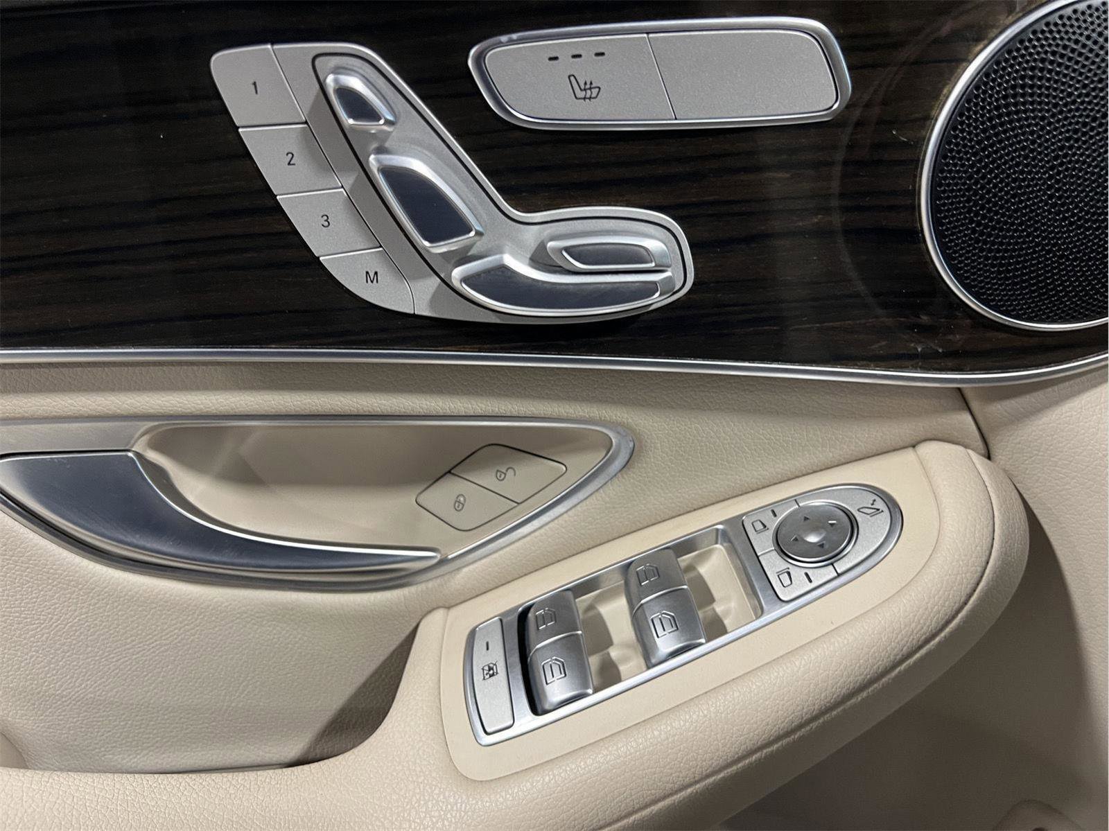 Used 2021 Mercedes-Benz GLC 300 image 7