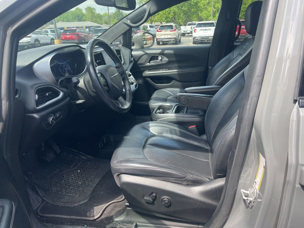 Used 2020 Chrysler Pacifica Touring-L w/ Premium Audio Group AWD/4WD image 14