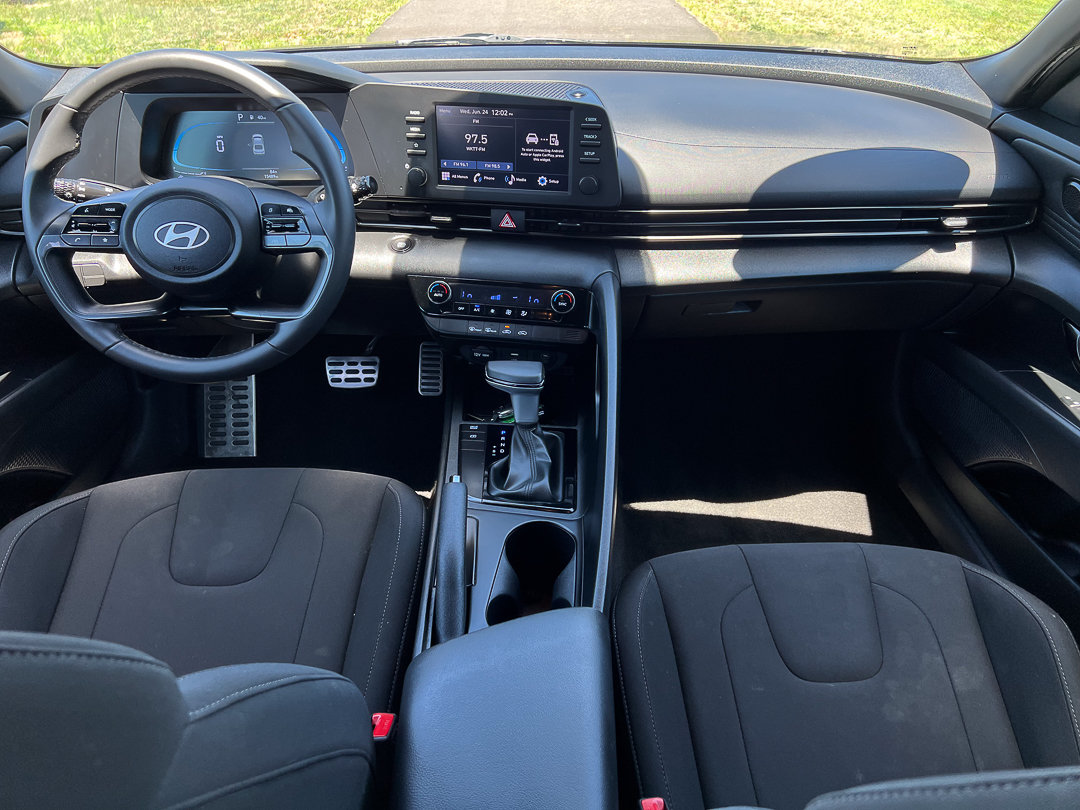 Used 2025 Hyundai Elantra Sport FWD image 23