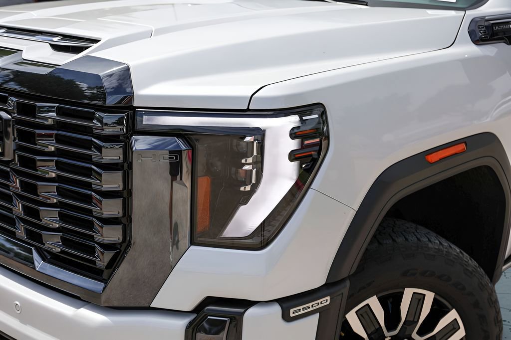 Used 2024 GMC Sierra 2500 Denali Ultimate AWD/4WD image 3