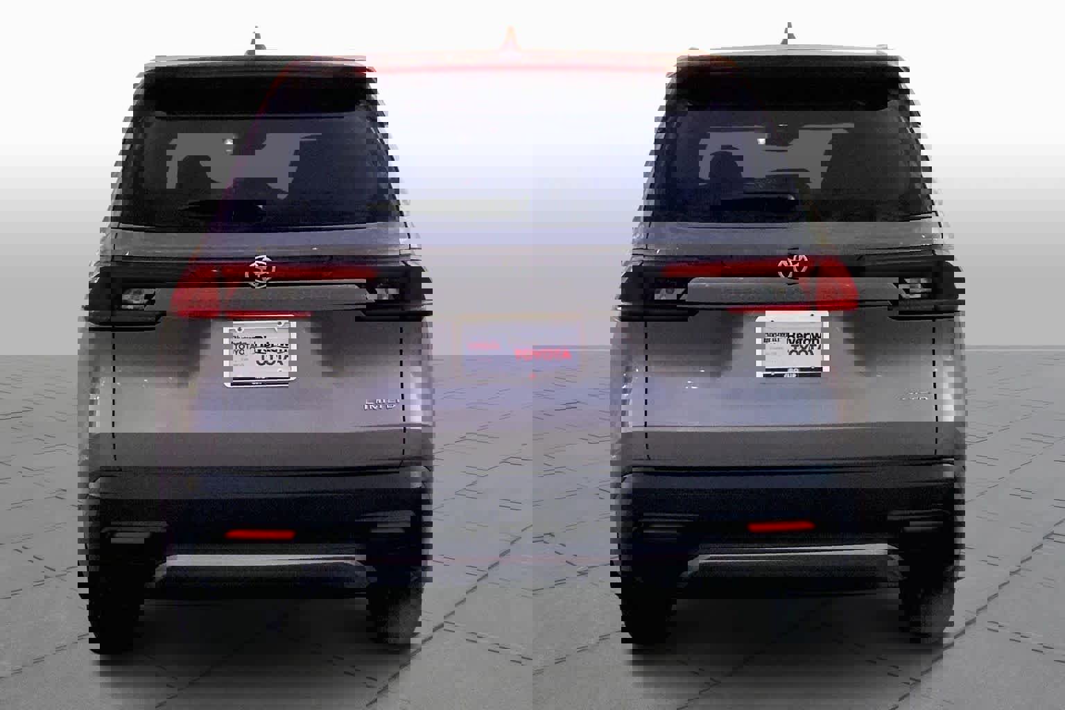 Used 2025 Toyota Grand Highlander FWD image 4