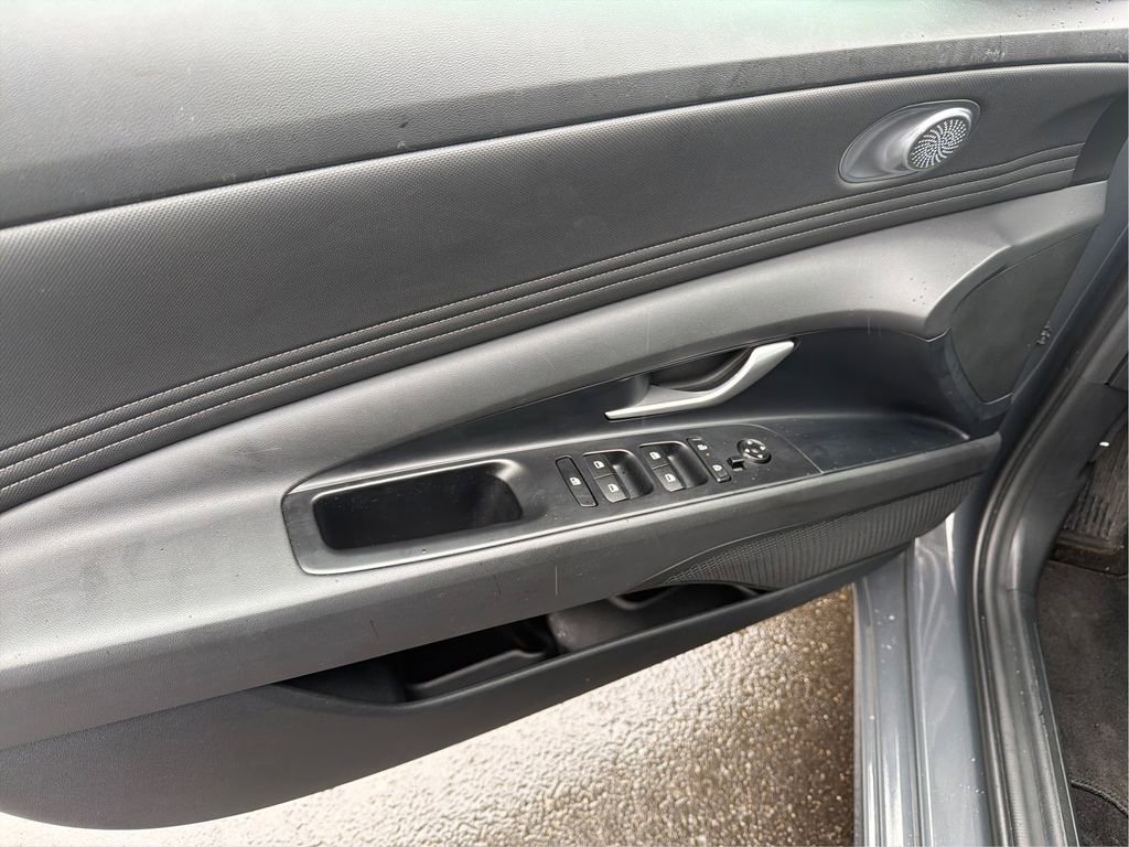 Certified 2025 Hyundai Elantra SEL image 21